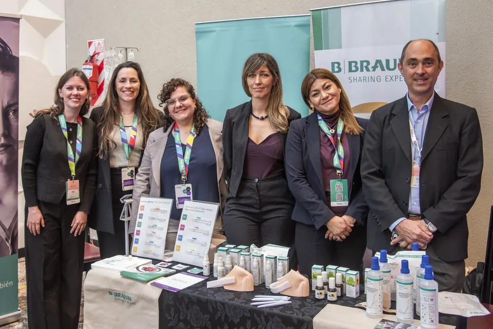 Equipo de B. Braun en su stand