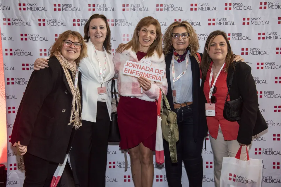 Grupo de enfermeras en el photocall de la jornada